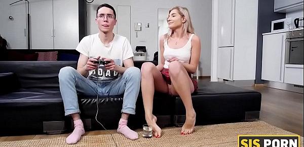  SIS.PORN. Geek boy seduced by blonde stepsister during gaming session